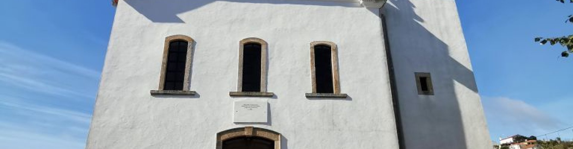 Luxury limousine in Madeirã skyline