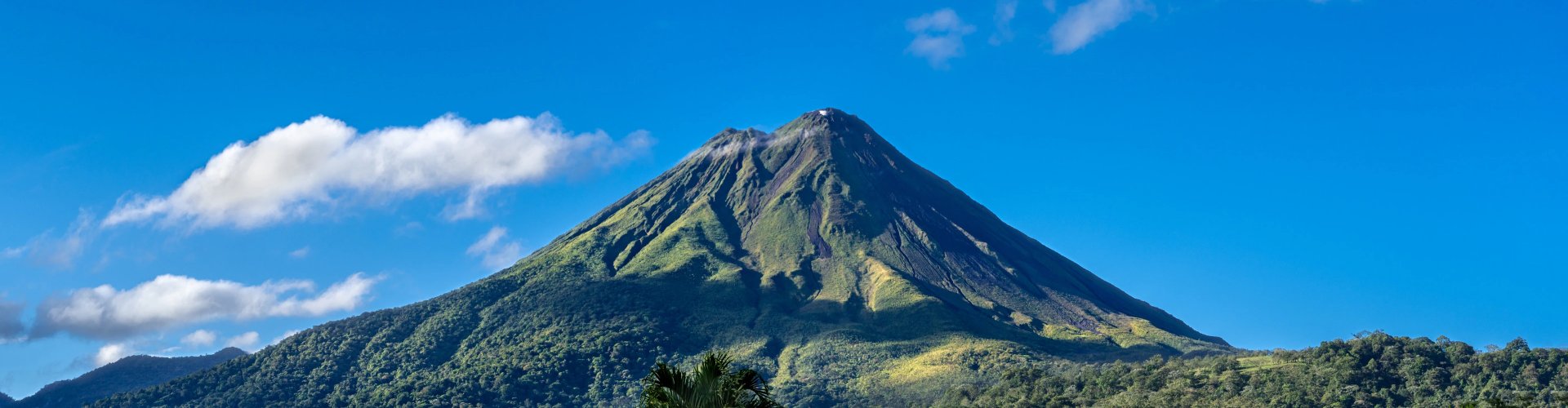 Luxury limousine on Alajuela streets