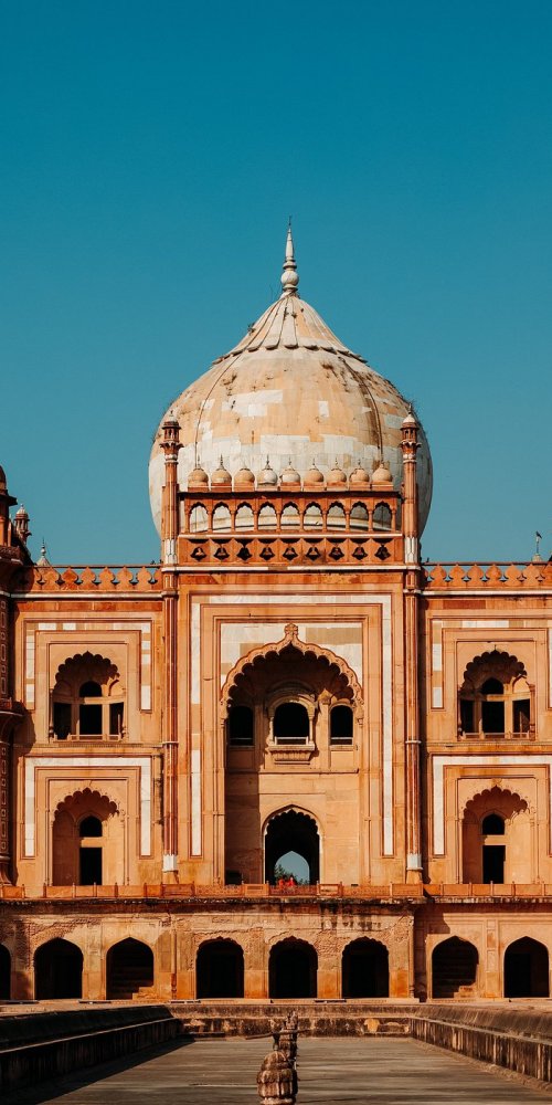 Luxury car chauffeur in New Delhi